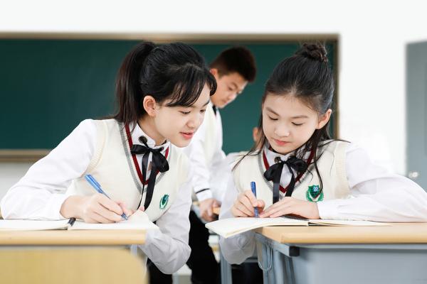 原创 初中期末优秀作文点评：《永远不变的情思》，敏锐的观察力联想力