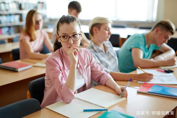 河南高考满分作文:《尊重劳动,才有美好未来》 1