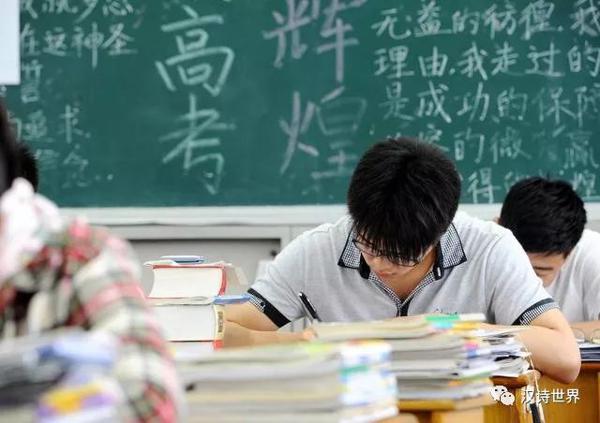 【作文展读】 盛放的烟火，你是哪一朵？ 1