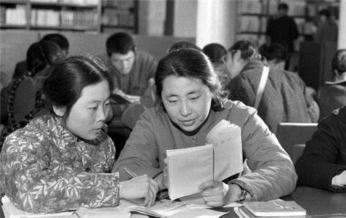 恢复高考后首位文科女状元:语文考99分,作文登人民日报,现怎样 1