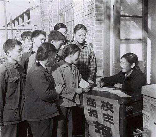 恢复高考后首位文科女状元:语文考99分,作文登人民日报,现怎样 2