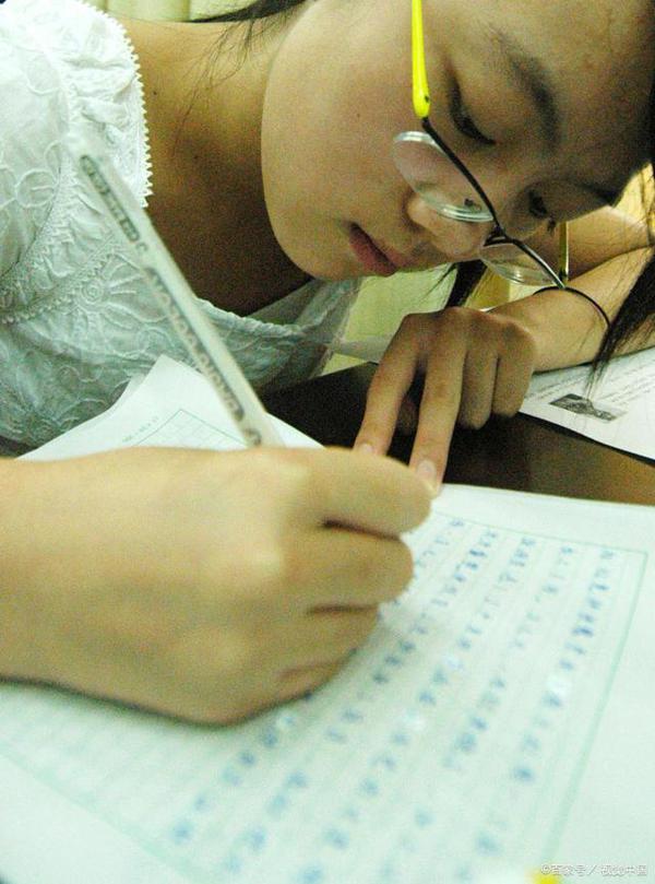 2020高考作文素材积累:以青春之名,续写时代华章