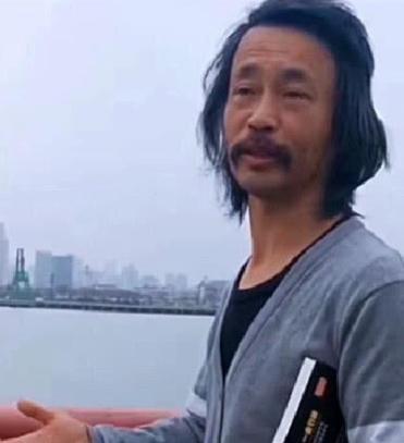 一年前金句爆红网络，被当高中作文素材的“垃圾汉”，如今怎样了 5