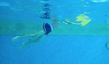 到湖天一色游泳 夏天游泳作文400字