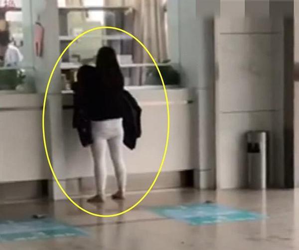 语文老师批改学生作文,情节“套路化”,老师:多点真情实感吧! 1