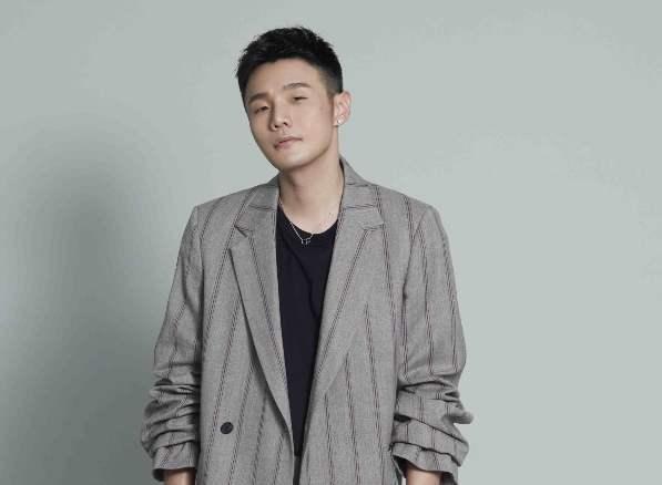 李荣浩发小作文吐槽自家物业 网友直呼“太真实了”