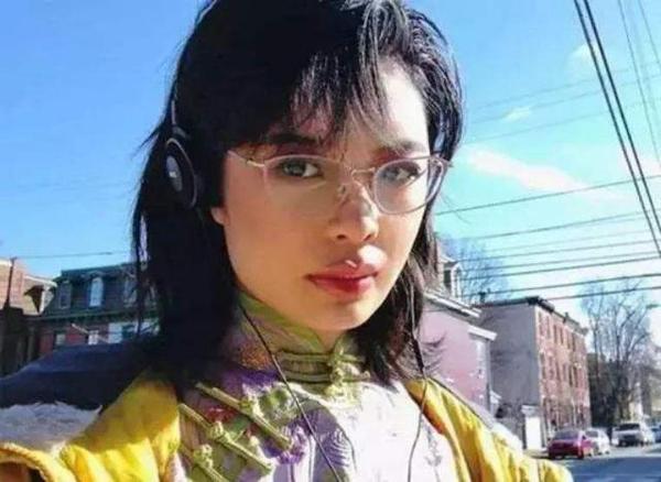 留学生许可馨化名“徐馨”,成为一道作文题,学生该如何作答? 4