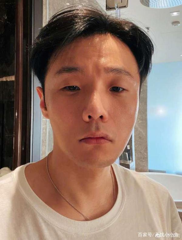 李荣浩写小作文吐槽物业,通篇没有标点符号,引发网友热议 9