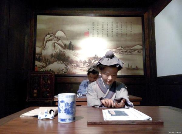学生想写出文笔优雅的作文,必须有丰富的语言积累! 1