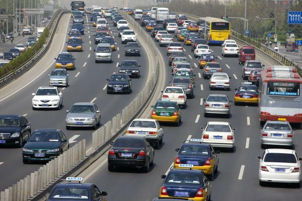 原创 高考作文猜题、优秀作文:《感恩环卫工人的倡议书》 4