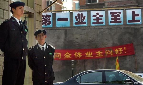 李荣浩发小作文吐槽物业,全篇没有标点符号,是标点符号不配么 5
