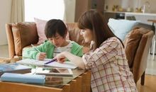 语文老师妈妈教女儿自己修改作文：用这几种方法，作文进步快！