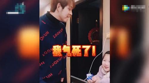 女儿作文全篇夸赞妈妈,爸爸暴躁吃醋,网友:被嫉妒冲昏了头脑 2