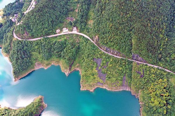 经典作文素材大全（十）——关于少年的描述 1