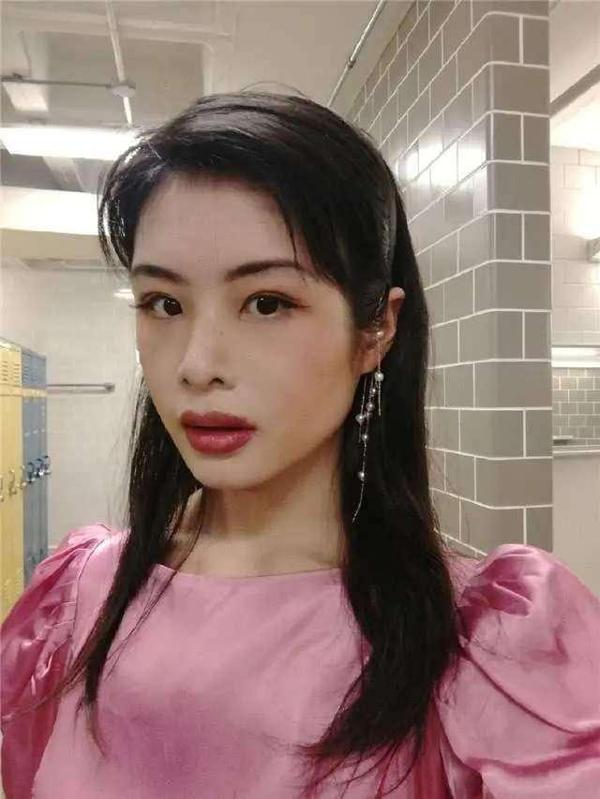 许可馨事件,被放在高中试卷里作为作文题,实际上体现了五“绝” 1
