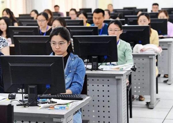 中国一些学生的作文,为何“满纸荒唐言”?老师:要写正能量 2