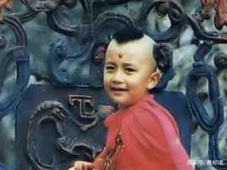 原创另类搞笑学生作文《我和孙悟空的一天》，孙悟空惨成大反派 4