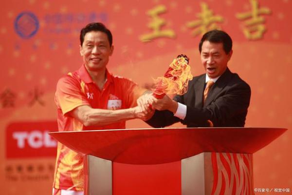 “感动中国人物”扎堆高考作文,应考学子有的可能因此倒霉