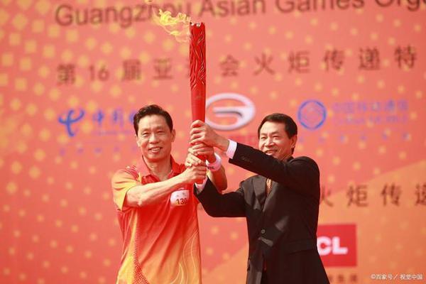 “感动中国人物”扎堆高考作文,应考学子有的可能因此倒霉 1