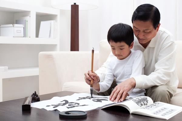 原创 高考满分作文、名师指导点评：《重读长辈》