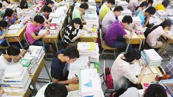 当年那个交白卷,作文写八千字喷高考制度的女孩,如今怎么样了? 2