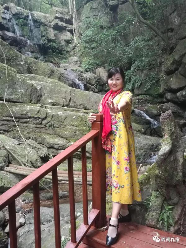 【岭南作家·诗刊】 鸥鸣诗集《悄悄读你》读后感思||梦儿 1