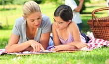 这孩子写游记作文，写家门口？老师看完没批评，只是说了几句话