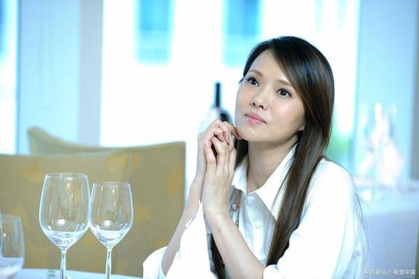 伊能静如约为秦昊献上生日小作文,才女气质尽显 2