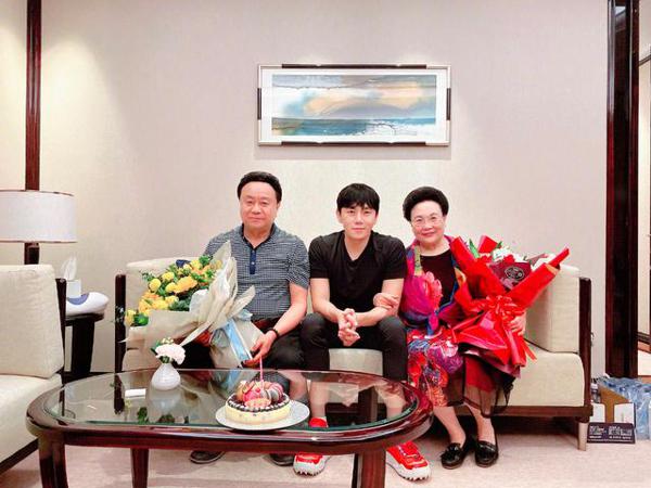 伊能静训练太忙趁吃饭写小作文表白老公为他庆生,七年不痒太恩爱 6