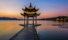 郑州东方作文学生作品：《西湖一日游》 西湖一日游