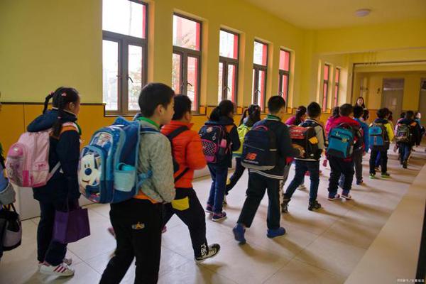 名师聊作文:六语下册,第六单元综合性活动《难忘小学生活》 1