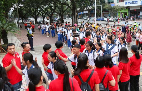 高考首日！多图直击肇庆考场！今年高考作文题目又火了…… 8