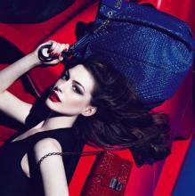 安妮·海瑟薇_800字