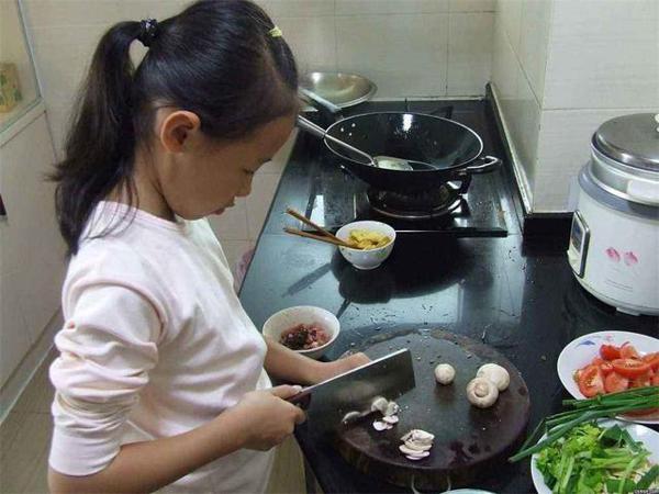 小学生脑洞大开,作文让人啼笑皆非,只用9个字就能写出江湖恩怨 1