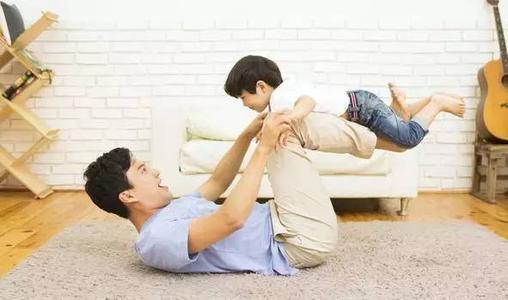 小学生作文太直白,爸爸“无地自容”,老师批语:别啥都给孩子看 1