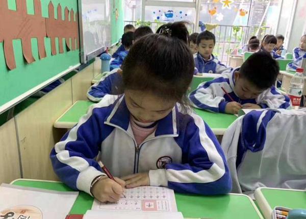 杭州初三女生作文里大谈爱情,爸爸说:以后她找对象我不管了 2