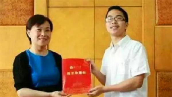 一篇奇怪的高考作文:755字,有30字老师不认识,老师给了满分