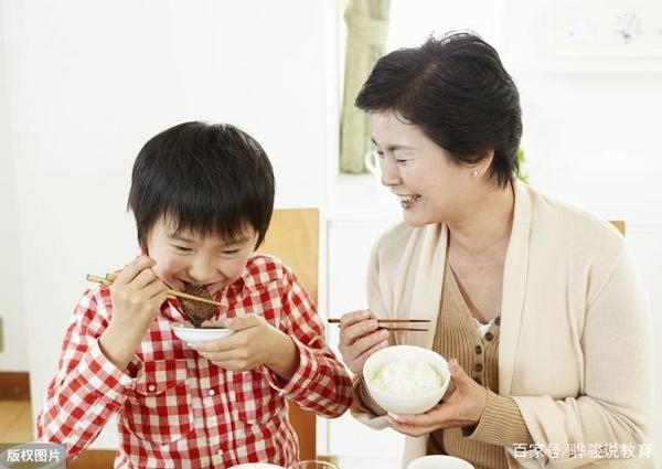中学生优秀作文:《奶奶的花儿落了》,我也不再是小孩子了
