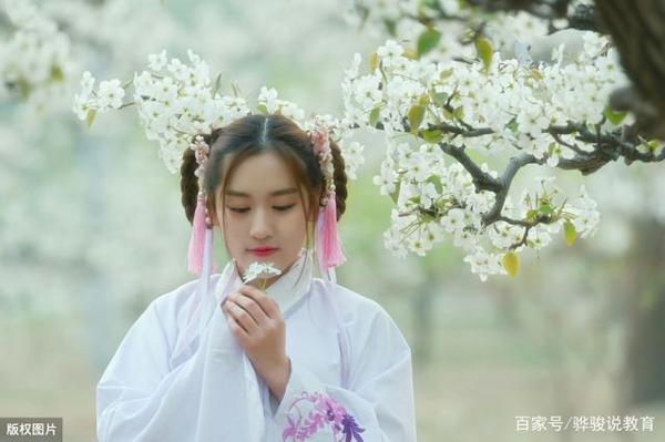 作文点评：《多一点热爱》，活在珍贵的人间，太阳强烈，水波温柔