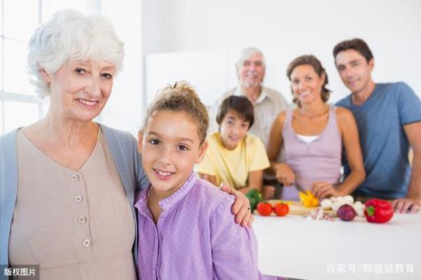 中学生优秀作文:《奶奶的花儿落了》,我也不再是小孩子了 1