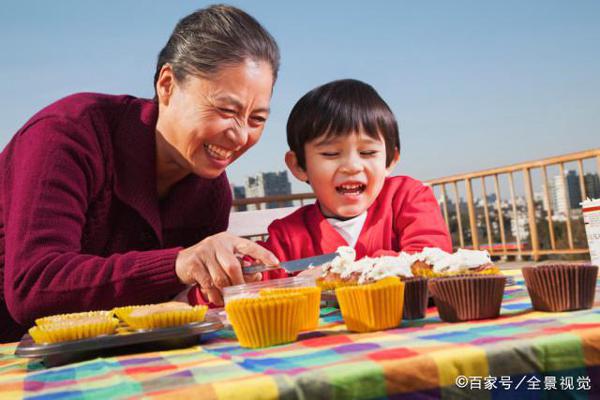 中学生优秀作文:《奶奶的花儿落了》,我也不再是小孩子了 2