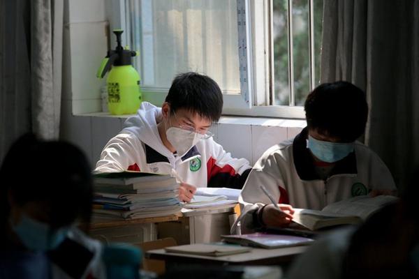学生质疑45分作文太低分,老师重阅后改成30分,只因这几点 4