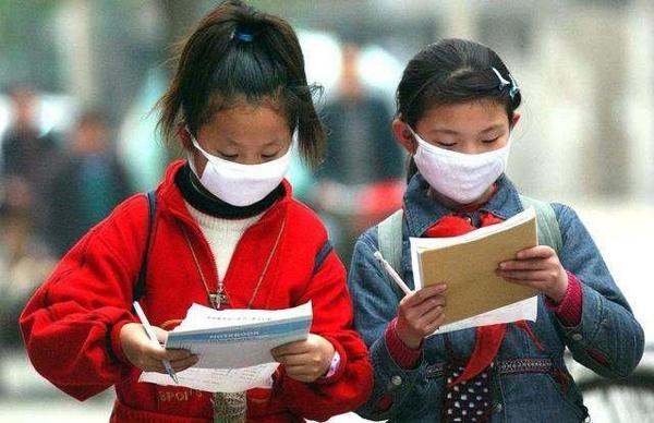 小学生作文《眼睛》火了,网友佩服文采,老师自愧不如