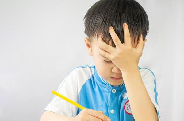 孩子不会写作文?用一个苹果举例,轻松学会生动精彩的描写