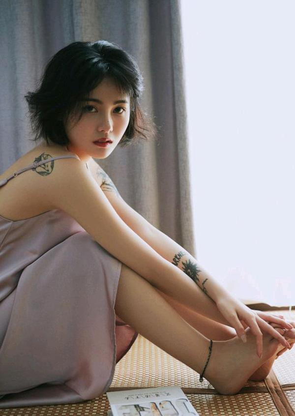 被爆劈腿三个女星的张超照常拍戏!果然不能学罗志祥写小作文…… 4