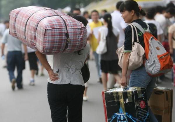 老师课上读“奇葩”作文，引全班同学大笑！网友：学生“凉凉了” 3