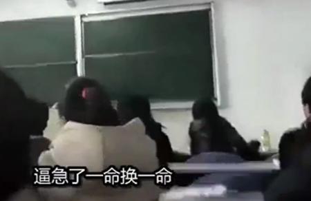 老师课上读“奇葩”作文，引全班同学大笑！网友：学生“凉凉了” 1
