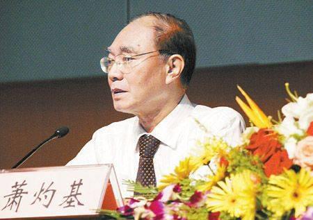 经济学家名人故事：民间的发言人萧灼基_500字