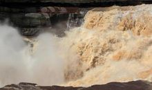 观壶口瀑布-写景的作文500字