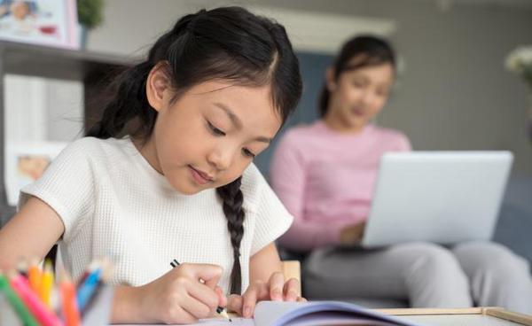 孩子不会写作文?学会1个句子变出5种表达方式,让作文精彩纷呈 2